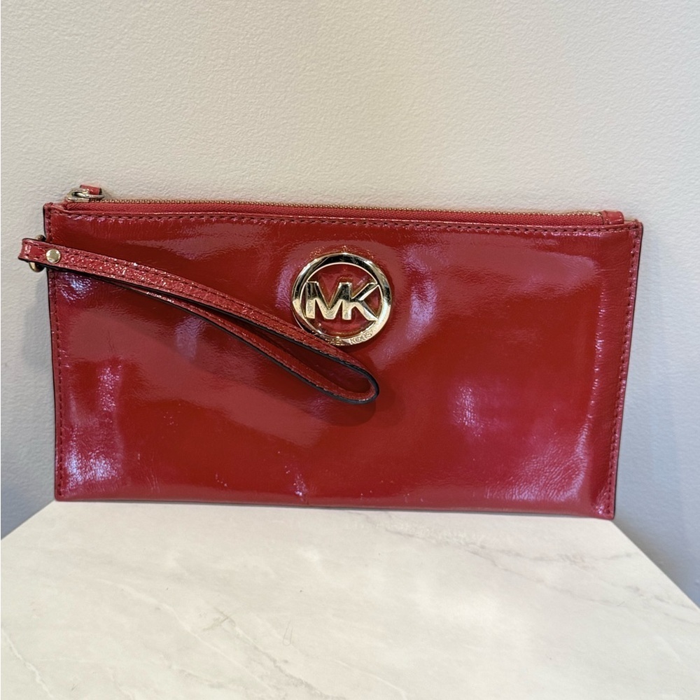 🔥Michael Kors Red Patent Leather Wristlet🔥